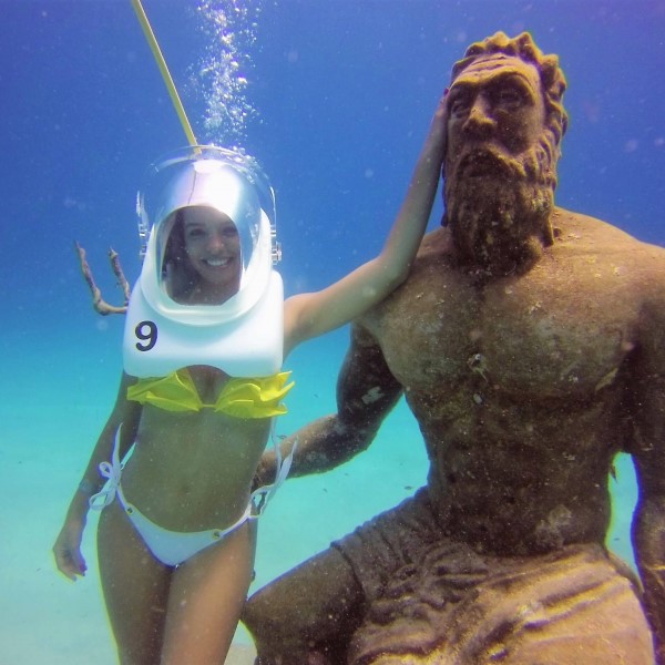Estatua de Poseidón en las playas de San Andrés Colombia